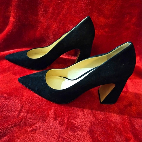 Vincent Camuto Black Suede Pumps-Size 10M - Picture 7 of 8